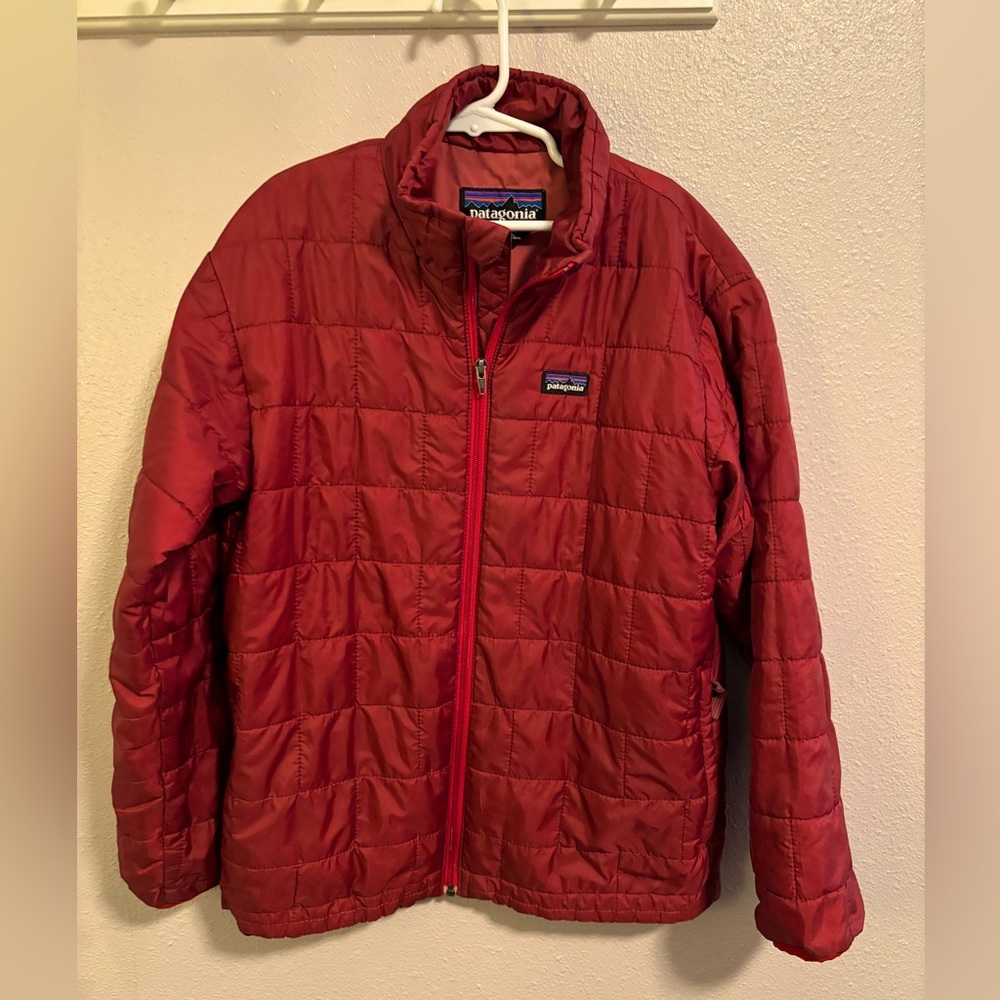 Patagonia Red Puffer Jacket with High Collar and Quilted Design Child 10